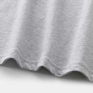 Ensemble décontracté pour homme : T-shirt gris à col rond avec poche à carreaux et short bleu marine à carreaux, respirant, idéal pour l'été - Product Image 4