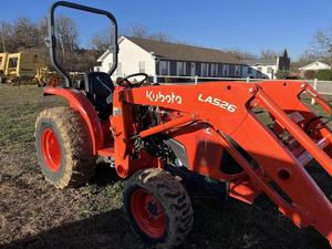 Tracteur à roues automatique 4x4 25HP L2501D 2023 avec moteur et transmission à engrenages, garantie de 2 ans, poids de 3000 kg, 0-2000 heures d'utilisation - Product Image 5