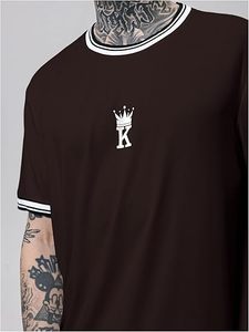 Camiseta de verano con cuello redondo y manga corta para hombre con estampado de letras y ribete a rayas - Product Image 2