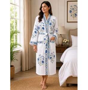 Peignoir de luxe en coton à manches longues, en tissu gaufré imprimé, idéal pour hôtel, spa, complexe hôtelier et usage domestique, confortable à porter - Product Image 3