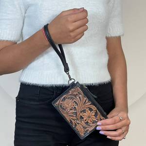 Cartera pequeña de cuero con diseño floral personalizado, monedero con grabado floral y tarjetero para tarjetas ATM, con correa para la muñeca, para uso diario. - Product Image 4