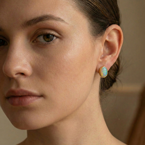 ต่างหูแบบติดหูชุบทองคำขาวสไตล์มินิมอลโรแมนติกประดับโอปอลไฟ เครื่องประดับอัญมณีชั้นดีสำหรับผู้หญิง ของขวัญวันแม่ - Product Image 5