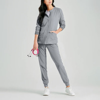 Blouse médicale grise pour femme, manches longues, boutonnée sur le devant, en polyester/nylon micro-extensible, avec poches de détection d'aiguilles