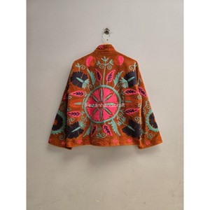 Chaqueta Suzani de Uzbekistán, Chaqueta de Terciopelo con Bordado de Flores, Chaqueta Estilo Boho Chic con Forro Interior de Algodón - Product Image 5