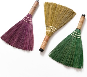 Balai en herbe du Vietnam coloré de taille moyenne avec manche en bambou - Product Image 5