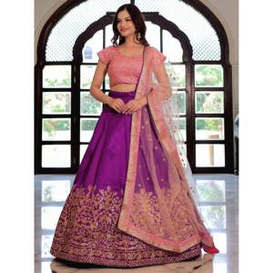 Lehenga Choli en soie de mûrier violette glamour brodé de Zari - Product Image 6
