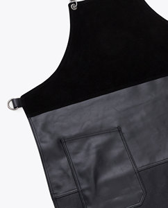 Capa de Peluquería Negra de Tela con Cintura Ajustable para Barbería - Product Image 6