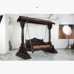 Balançoire en bois de style patrimonial avec finition antique, grand espace d'assise et look classique pour espace de vie, à prix de gros - Product Image 1