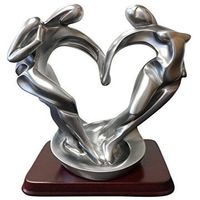 Sculpture en aluminium coulé qui émerge d'une forme contrôlée, d'une tension mesurée et d'une autorité silencieuse de l'expression moderne.