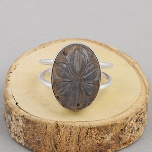 Natural Labradorite Carved Flower Gemstone 925 Sterling Silver Statement Ring Handmade Floral Oval Labradorite Ring for Women - Product Image 5