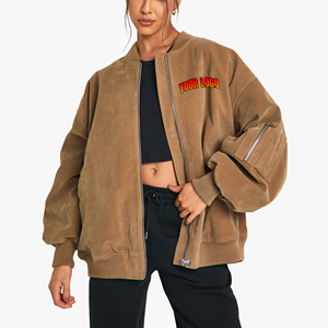 Chaqueta bomber de gamuza color canela para mujer con logotipo personalizado, chaqueta con cuello alto y mangas abullonadas con cremallera y logotipo personalizado - Product Image 4