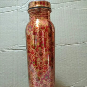 Bouteille d'eau artisanale en cuivre pur, imprimée de motifs floraux rouges, pour le yoga, la gym, le bien-être, les sports, anti-fuite, en métal laqué. - Product Image 1
