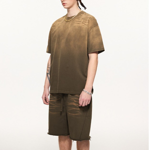 Conjunto de camiseta y pantalones cortos para hombre, estilo deportivo y urbano, cuello redondo, tejido de poliéster antiencogimiento, novedad de verano. - Product Image 1