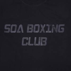 T-shirt pour homme de qualité supérieure avec logo personnalisé, impression graphique noire sur le devant, manches courtes en coton, col rond. - Product Image 5