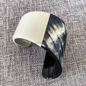 Brazalete de Cuerno de Búfalo Pulido Ancho, Artesanía, Arte Popular, Diseño Animal, Color Natural del Cuerno, Alta Calidad, Regalo Empresarial - Product Image 6
