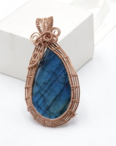 Pendentif en labradorite naturelle AAA+++ avec enroulement en fil de cuivre, bijou artisanal en pierre précieuse, taille libre, pendentif en cristal de guérison - Product Image 1