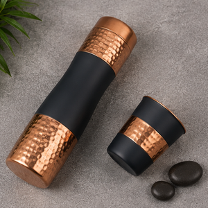 Elegante Botella Metálica Ecológica de Cobre Martillado Negro Mate para Bienestar, Bebedero Portátil de Viaje, Clásico y Tradicional - Product Image 3