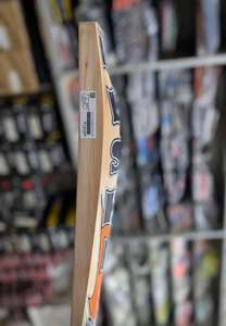Bate de Críquet Ihsan Sports King Edition, Duradero y Ligero, de Madera de Sauce Inglesa, con Funda Protectora y Lámina Antideslizante - Product Image 3
