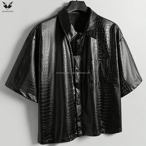 เสื้อเชิ้ตหนัง PU แขนสั้นสำหรับผู้ชาย ดีไซน์เฉพาะตัวจาก Raccoon Sports สวมใส่สบาย ระบายอากาศได้ดี ทนทาน ไม่ยับง่าย เหมาะสำหรับฤดูหนาว - Product Image 4