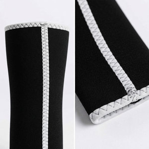 Genouillères en néoprène pour hommes et femmes offrant une couverture sécurisée, une mobilité flexible, une compression de soutien et une protection renforcée pour la pratique sportive - Product Image 2
