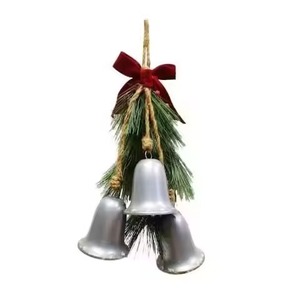 Campana Decorativa Metálica Navideña con Estilo Vintage para Adornos de Árbol de Navidad y Decoración Festiva Rústica - Product Image 1