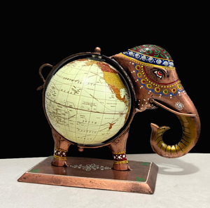 Base de Globo Terráqueo de Metal Pintado a Mano con Diseño de Elefante |   Escultura Decorativa de Globo Terráqueo en Hierro con Acabado en Cobre Antiguo de Diseño Moderno para - Product Image 1