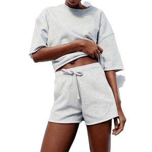 Ensemble T-shirt et short pour femme avec logo personnalisé, vente flash, séchage rapide, nouveau style imprimé, style streetwear pour femme - Product Image 1