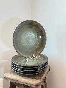 Assiette en céramique à glaçure réactive Earth Moss, finition texturée vintage, épaisse et durable, idéale pour une dégustation d'inspiration rustique - Product Image 4