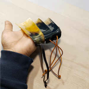 Cuchara para zapatos de cuerno de buey de diseño moderno con cordón de cuero, hecha a mano con cuerno natural, al mejor precio. - Product Image 2