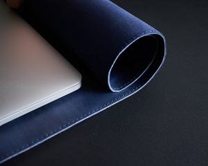 Alfombrilla de escritorio de oficina antideslizante personalizada Alfombrilla de mesa secante de cuero genuino con alfombrilla de ratón hecha a mano - Product Image 2