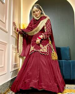 Lehenga de Diseñador con Dupatta, Seda Crepé Natural, Bordado Completamente con Lentejuelas, Vestido para Fiestas, Uso Ocasional, Look Moderno - Product Image 3