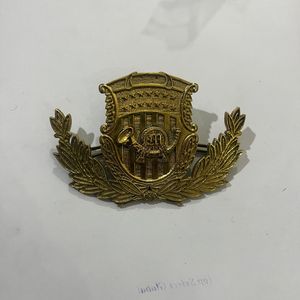 Boucle de ceinture vintage en laiton avec un insignes croisé argenté, probablement pour l'infanterie américaine ou les gardes militarisés de l'URSS. - Product Image 3