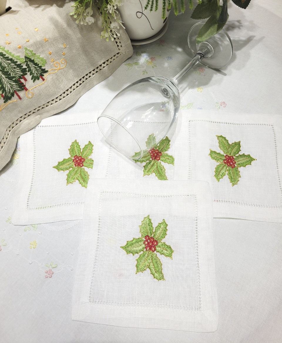 100% 白リネンカクテルナプキン刺繍入りクリスマスホリーリーブ