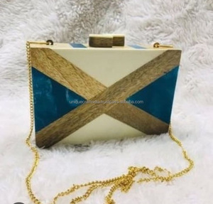 Pochette de soirée de luxe artisanale en résine et bois incrusté, légère, pour la Saint-Valentin, artisanat en bois - Product Image 1