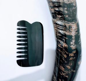 Peigne à dents larges en corne de buffle noir moderne, écologique, fait main, pour homme, soin des cheveux et de la barbe, logo personnalisé, poli, cadeau d'affaires - Product Image 2