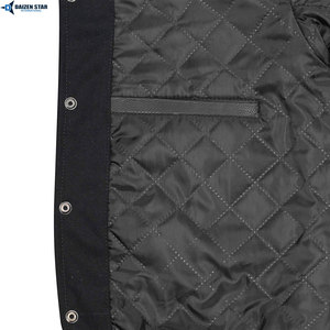 Chaqueta Varsity Negra para Hombre Wellfit Wears, Mangas de Lana, Logotipo Bordado en la Parte Delantera, Cuello Alto, Ropa Casual de Invierno de Alta Calidad - Product Image 5