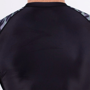 Rashguard unisexe léger, design OEM, pour entraînement en salle de sport, impression de logo entièrement personnalisée, respirant, en spandex/polyester, manches courtes - Product Image 4