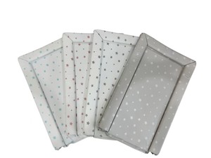 Ensemble de matelas à langer pour bébé avec mousse à motif étoile et autres matériaux imperméables en gris, blanc et couleurs pastel pour les soins de bébé de 0 à 24 mois - Product Image 1