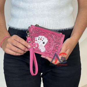 Nueva Cartera Delgada de Cuero Rosa con Diseño de Dados de Póker, Cierre de Cremallera y Correa para la Muñeca, Unisex - Product Image 1