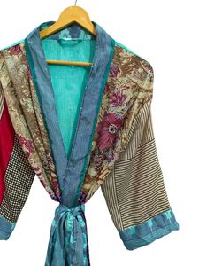 Kimono de seda Bridel con patchwork, túnica larga para cubrir el bikini, ropa de noche, hecho a mano, estilo vintage indio, kimono de sari de seda reciclada. - Product Image 3