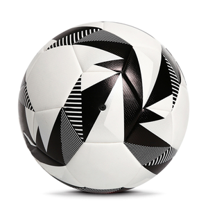 Balón de Fútbol CORE FIELD Blanco y Negro con Diseño de Estrellas, Ligero, Duradero y Ecológico para Uso en Interiores/Exteriores - Product Image 4
