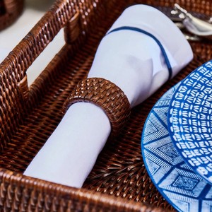 Nouveauté : porte-serviettes en rotin tressé brun foncé, artisanal, pour la décoration de table, hôtels, restaurants. - Product Image 6