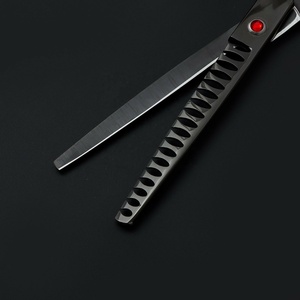 Tijeras de adelgazamiento del cabello de peluquero negro mate con logotipo personalizado Herramienta de corte de cabello de belleza Premium con hoja Roma afilada de acero inoxidable - Product Image 5