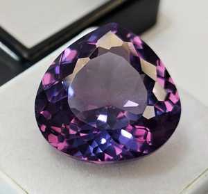 Esmeralda de Corte Brillante con Cambio de Color Natural, Gema Suelta Verde para Joyería Fina, Gema al por Mayor AAA, Certificada por Terceros - Product Image 1