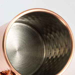 Taza Moscow Mule de Acero Inoxidable Forjada a Mano con Diseño Floral Audaz, Taza de Cobre Martillado al por Mayor, Venta al por Mayor en India - Product Image 2