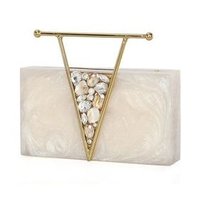 Bolso de Mano Elegante de Resina de Lujo con Diseño Geométrico, Cierre Magnético, Marco Dorado, Detalles de Perlas y Forro de Terciopelo para la Noche o Uso Diario - Product Image 4
