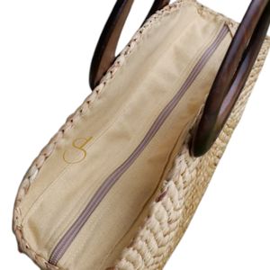 Bolso de playa de junco marino con asa de madera: Cesta de jacinto de agua hecha a mano - Product Image 3
