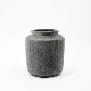 Vase cylindrique en terre cuite rustique gris foncé Cociana, pot en argile artisanal, urne décorative en céramique, vente en gros - Product Image 1