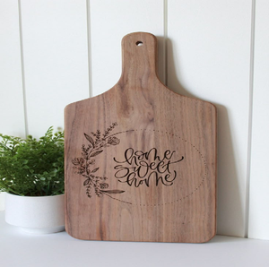 Tabla de cortar cuadrada clásica de bambú con una ilustración divertida de ensalada flotante. Disponible a precio de mayorista - Product Image 2