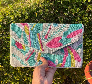 Pochette artisanale en perles de coton avec broderie style ange pour soirée - Product Image 1